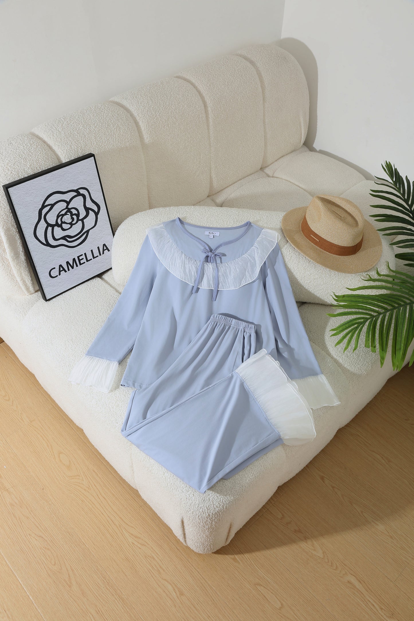 Lace 2-Piece Lounge Set – Cozy Elegance for Real Life at Home