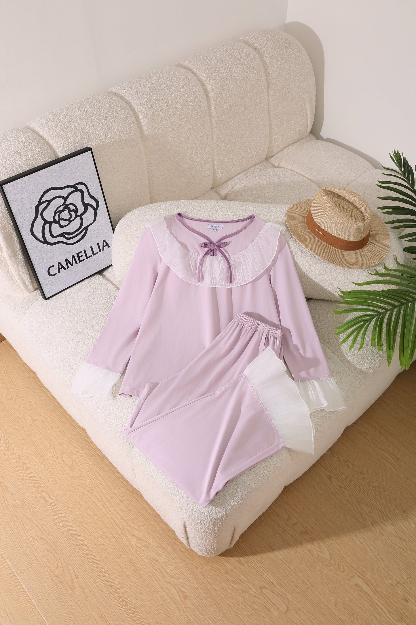 Lace 2-Piece Lounge Set – Cozy Elegance for Real Life at Home