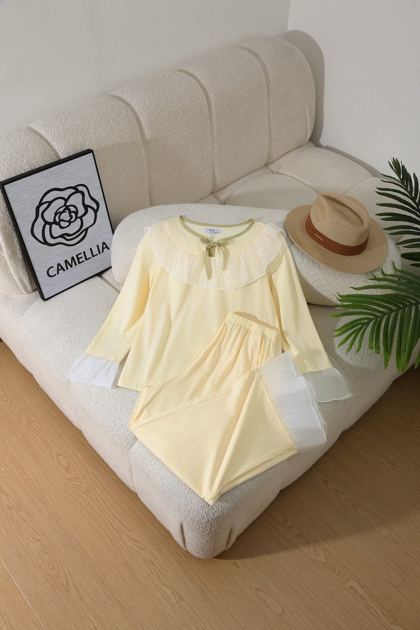 Lace 2-Piece Lounge Set – Cozy Elegance for Real Life at Home