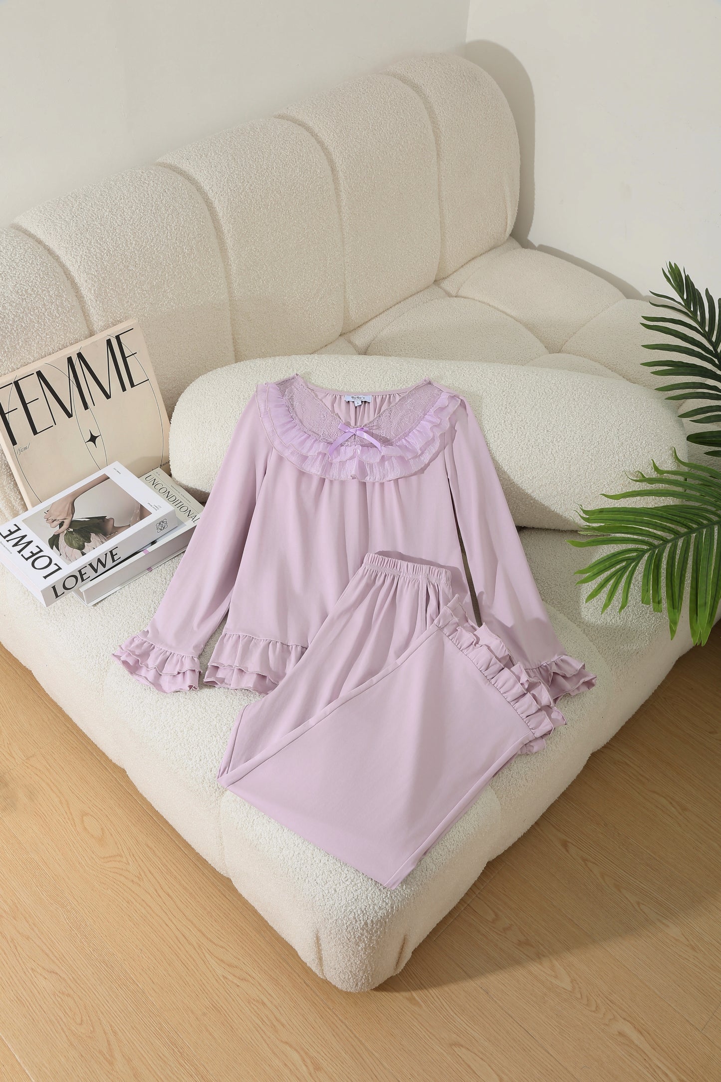 Lace 2-Piece Lounge Set – Soft Elegance & Everyday Comfort at Home