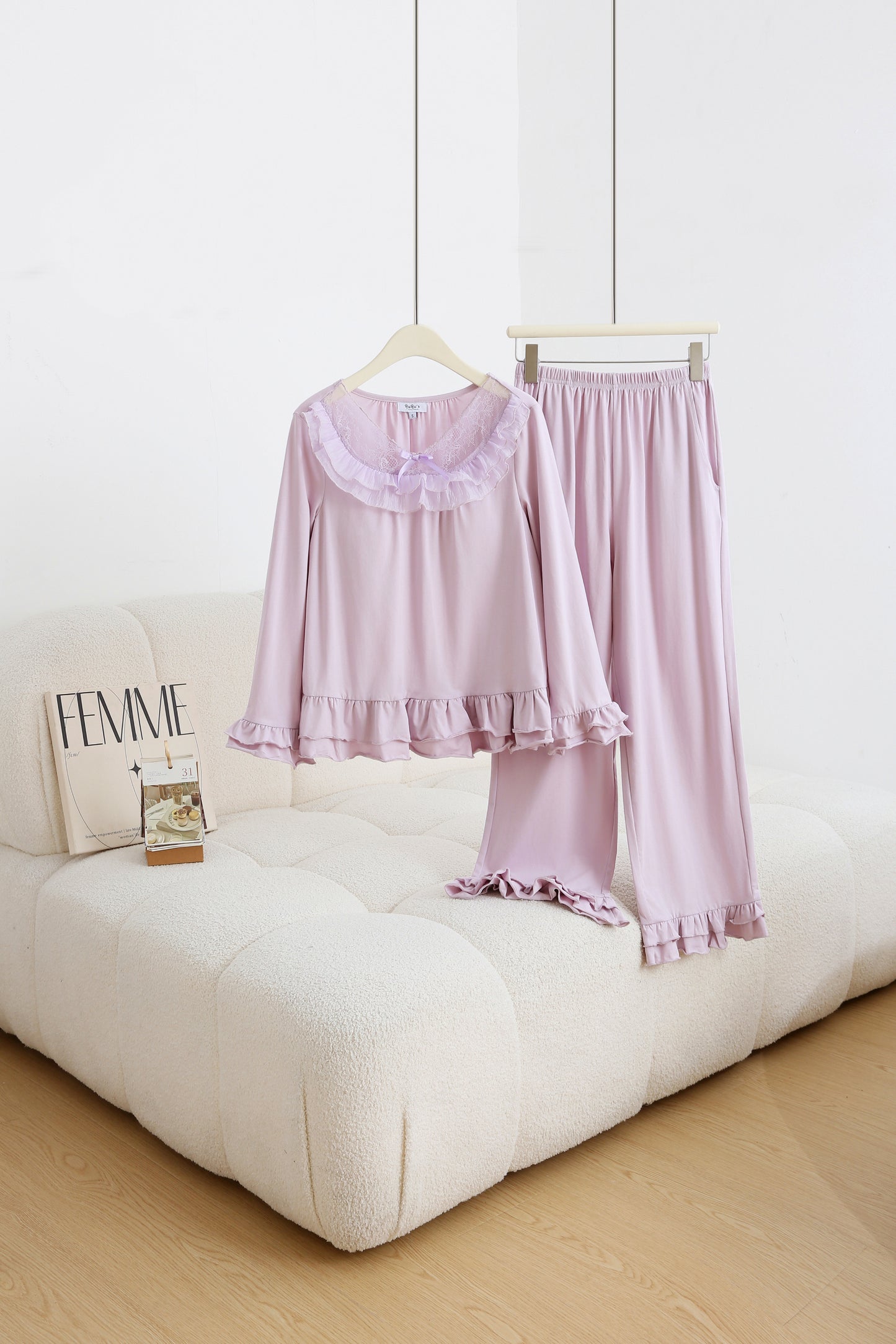 Lace 2-Piece Lounge Set – Soft Elegance & Everyday Comfort at Home