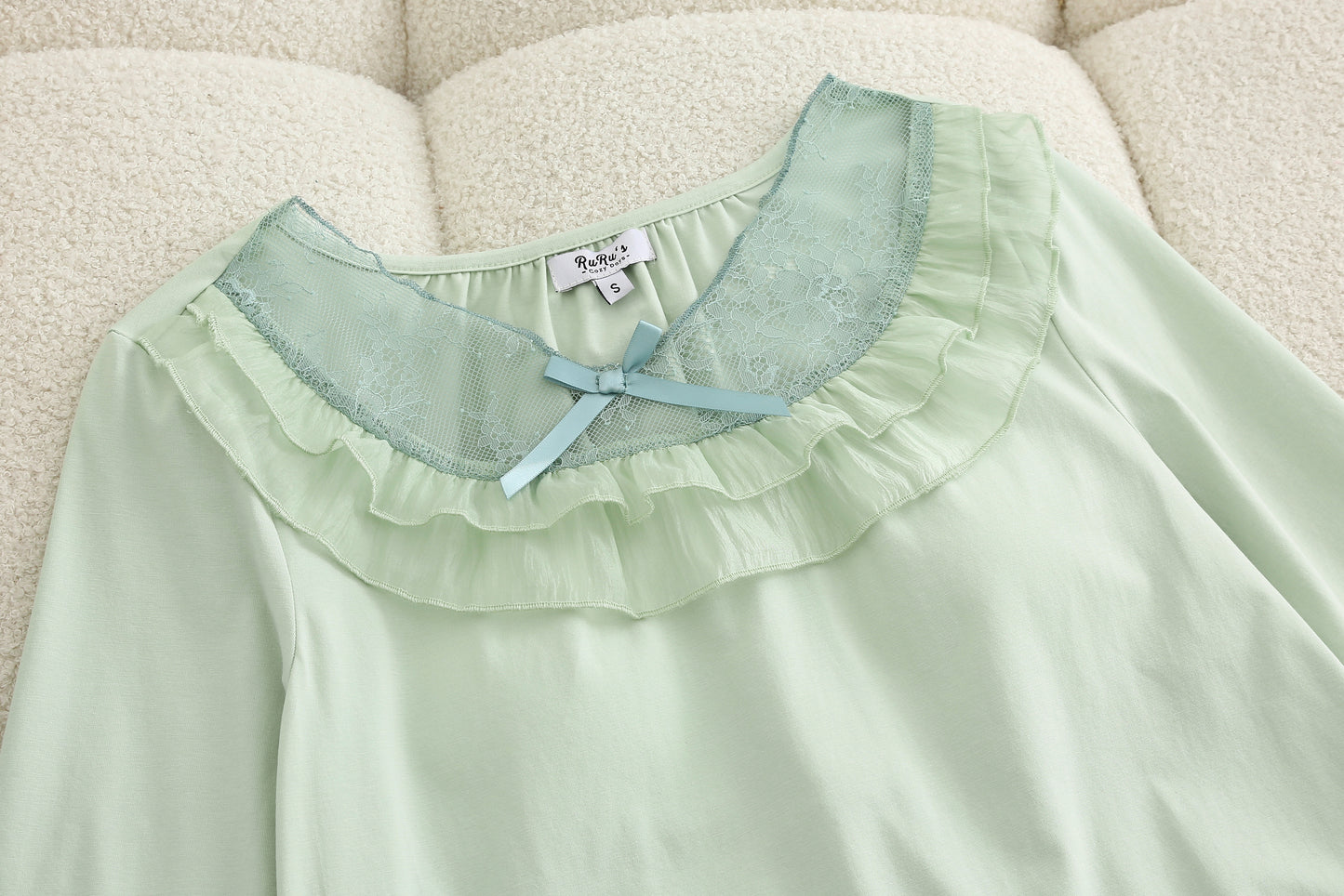 Lace 2-Piece Lounge Set – Soft Elegance & Everyday Comfort at Home